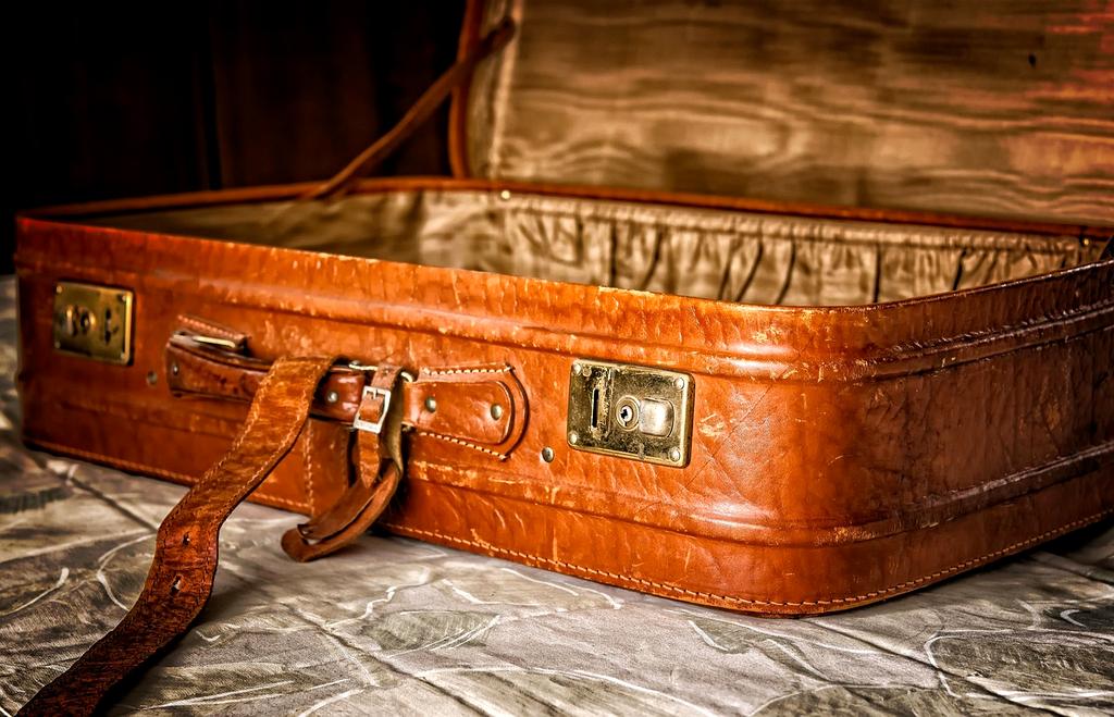 Quantum luggage scanner analyzing items in real-time